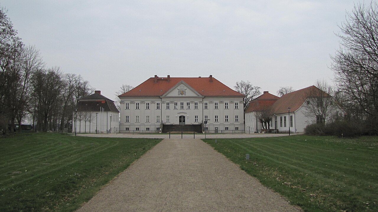 Schloss Hohenzieritz – Bild 3